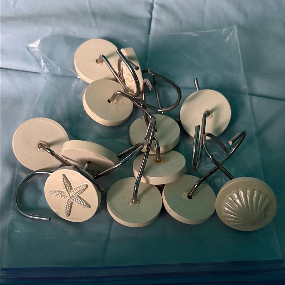 Cream Starfish and Shell Shower Curtain Hooks